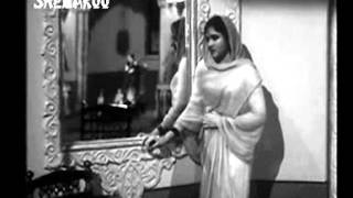 Poster aurat ne janam diya mardon ko lyrics – lata mangeshkar