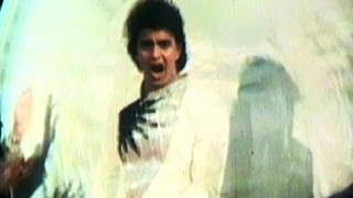 Poster aage aage woh chale