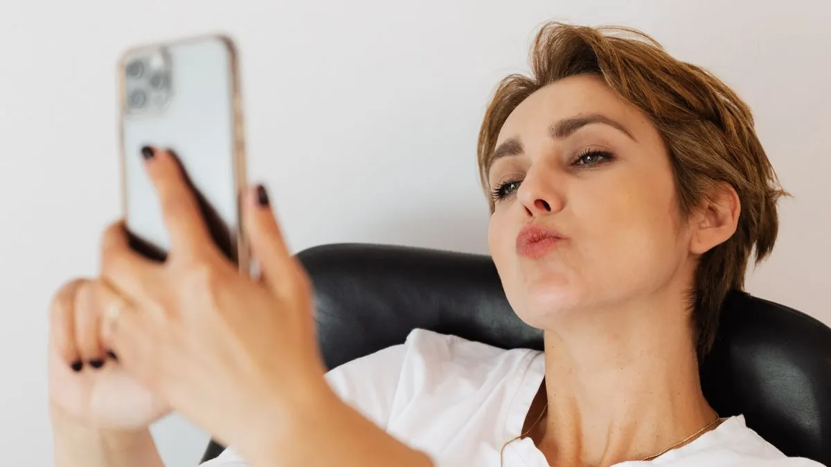 Flawless Pout Selfies: The Growing Popularity of Lip Surgery in the US