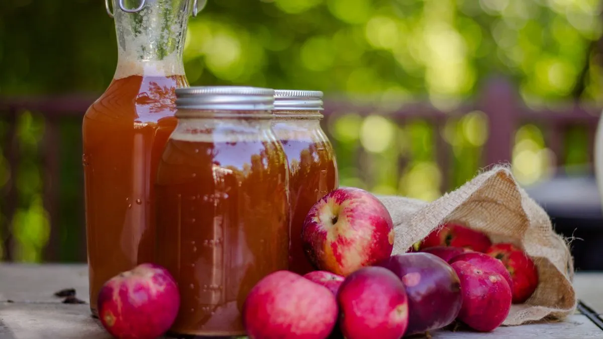 One of the most popular natural ways to lose weight is to drink apple cider vinegar
