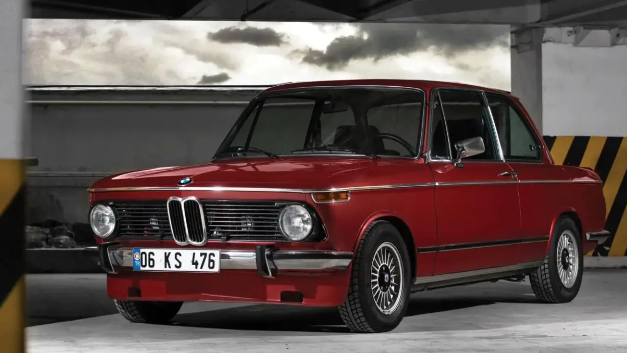 BMW 2002 (1968-1976): Compact Sports Sedan with a Thrilling Drive