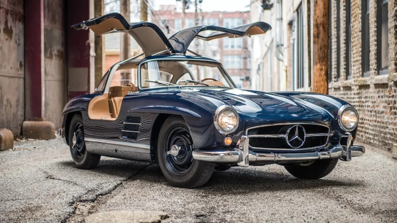 Mercedes-Benz 300SL (1954-1963): Engineering Marvel with Gull-Wing Doors